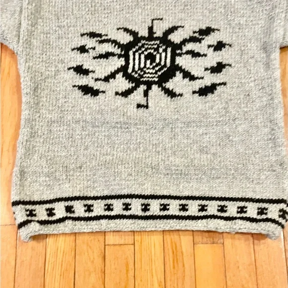 VTG Men’s Sweater Oversized 100% Wool Gray Sun Decor Heavy Hand Knit Ecuador